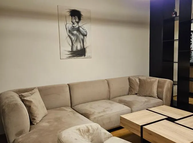 Adav Luxus Apartment